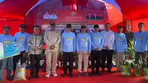 foto-bersama-Gubernur-Sultra-Bupati-Wabup-Konawe-Yusran-Syamsul-saat-tanam-pohon-kawasan-DAS.jpg