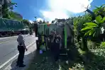 Truk-bermuatan-karton-20-ton-terguling-dan-jatuh-di-Pekutatan.jpg