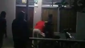 Oknum-kadus-jadi-tersangka-perzinaan-setelah-tepergok-keluar-dari-kamar-istri-orang.jpg