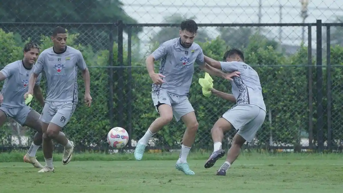 Seloroh Bek Versatile Persib Bandung Bisa Bermain di Semua Posisi: Saya Hanya Tak Bisa Jadi Kiper
