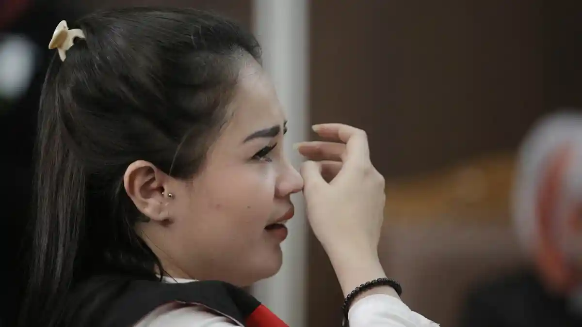 Mendapat Tuntutan 8 Bulan, Jennifer Dunn Bergetar dan Sangat Menyesal