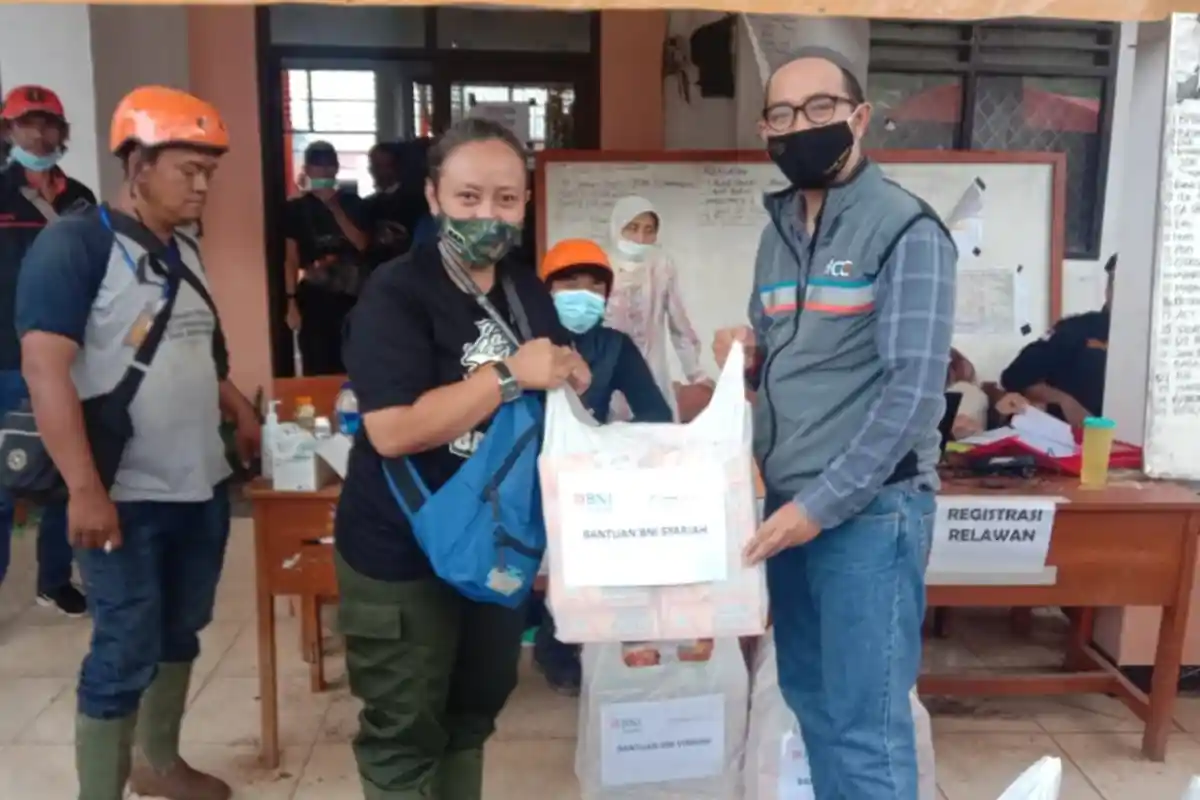 Bantu Korban Longsor Cimanggung Sumedang, BNI Syariah Salurkan Bantuan