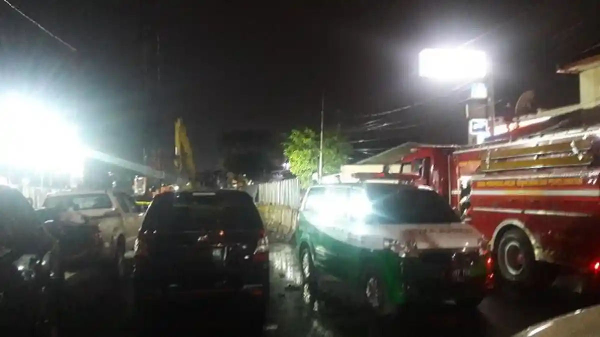 Pipa Gas Bocor, Jalan Raya Bekasi-Cakung Ditutup