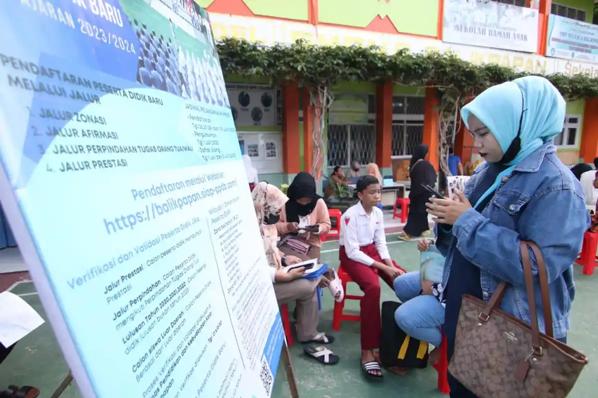 Siswa Wajib Daftar di Semua Sekolah dalam Zona, tak Perlu Cabut Berkas Jika Gagal di Pilihan Pertama