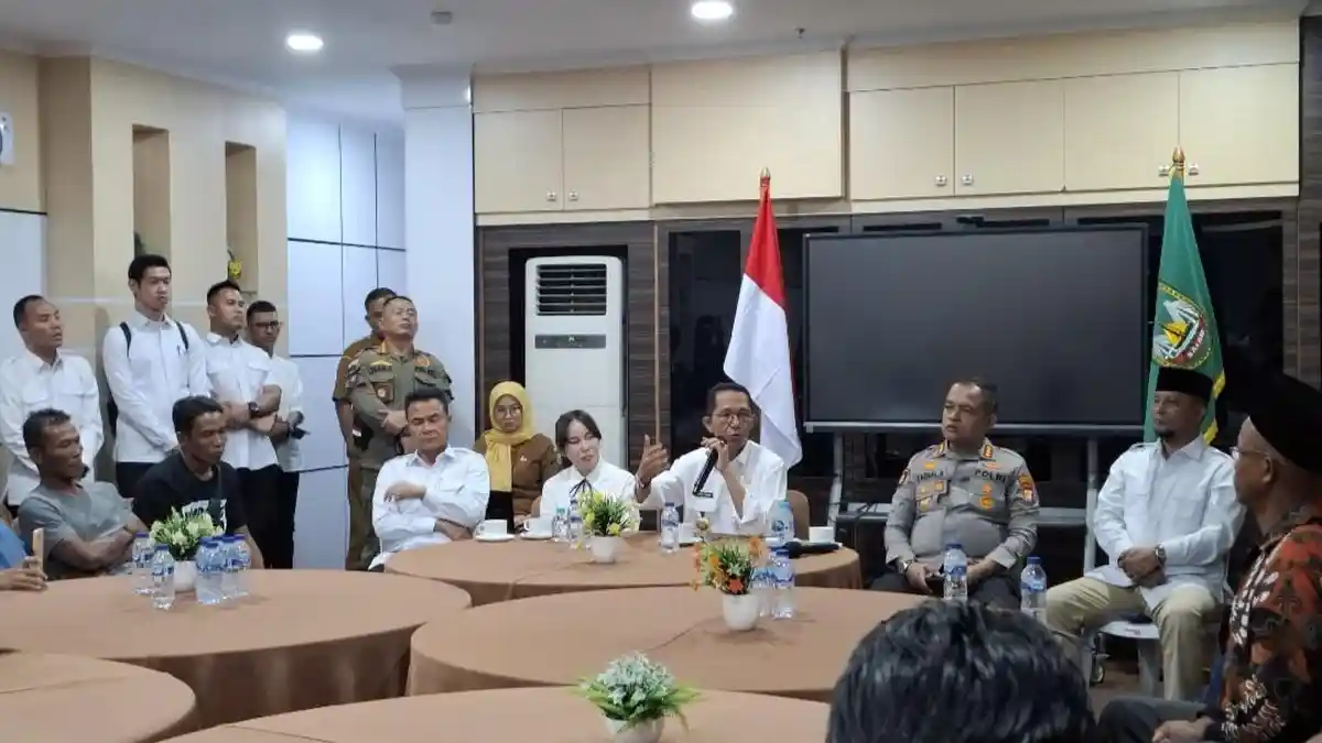 Amsakar dan Li Claudia Dengarkan Keluhan Warga Rempang di Kantor Wali Kota Batam