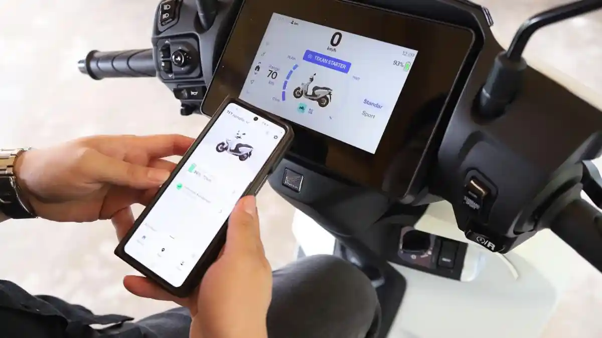 Tetap Update dan Terkoneksi saat di Jalan dengan RoadSync Duo pada Honda CUV e:
