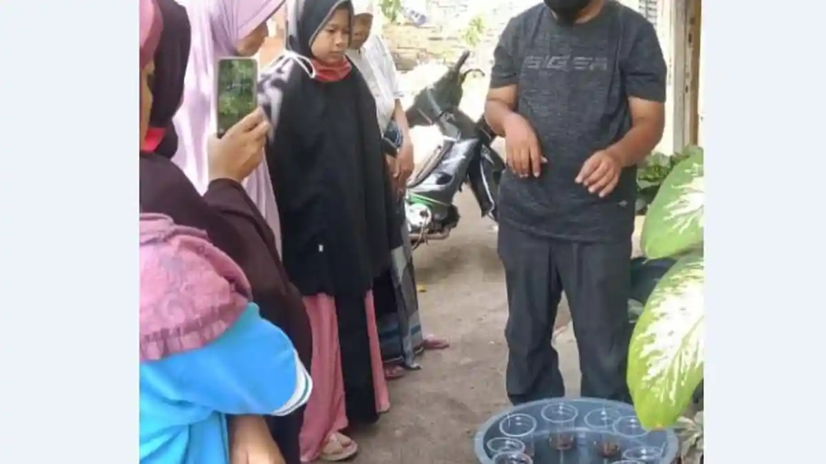 Ciptakan Entrepreneur Saat New Normal, Komunitas RKB Beri Donasi 750 Bibit Lele ke Warga Medan