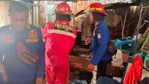 dapur-di-sebuah-rumah-di-Kelurahan-Komo-Luar-Manado-yang-terbakar-Senin-862026.jpg