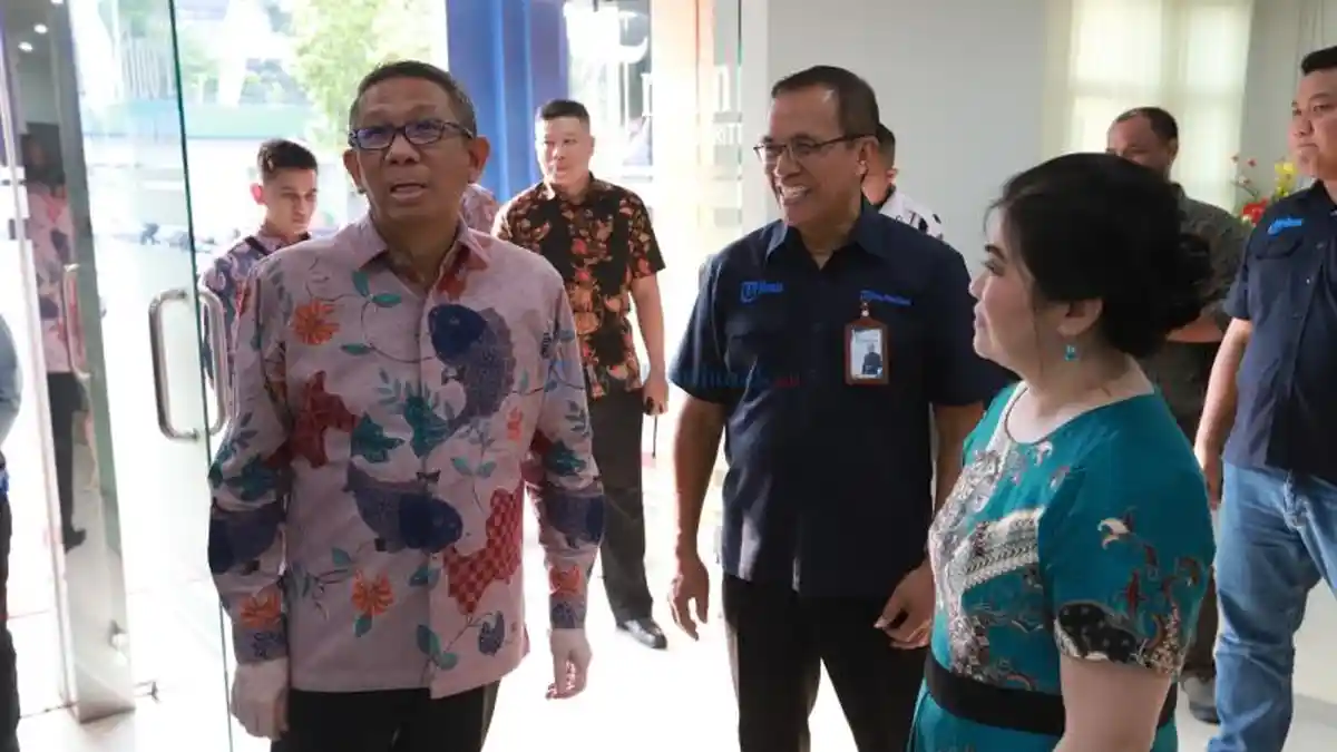 FOTO: Gubernur Sutarmidji Kunjungi Tribun Pontianak - sutarmidji-ke-redaksi.jpg