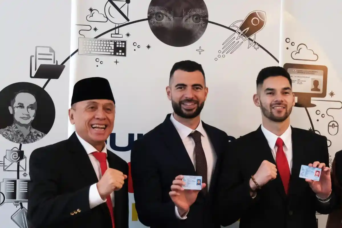 Sah Jadi WNI! Calon Pemain Timnas Jordi Amat dan Sandy Walsh Diantar Iwan Bule Buat KK dan KTP