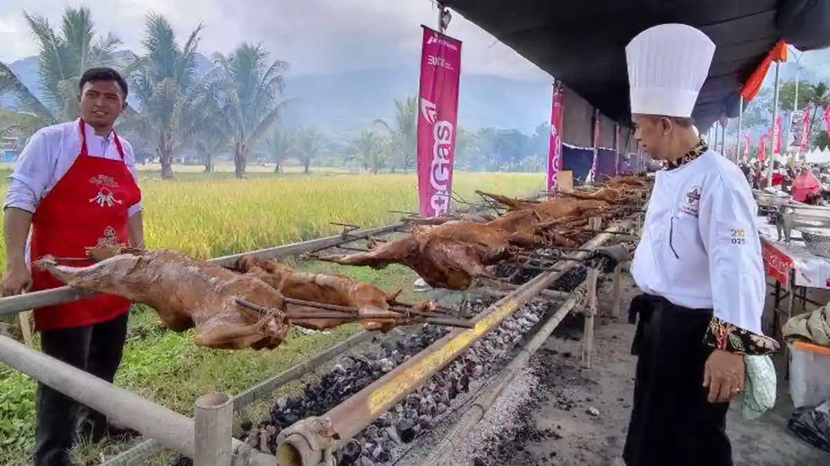 PHRI Garut Cetak Rekor Muri, Sajikan 210 Ekor Domba Guling Gratis Untuk Wisatawan dan Masyarakat