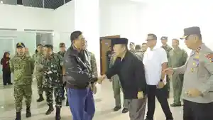 Hidayat-Arsani-salam-dengan-Menhan.jpg