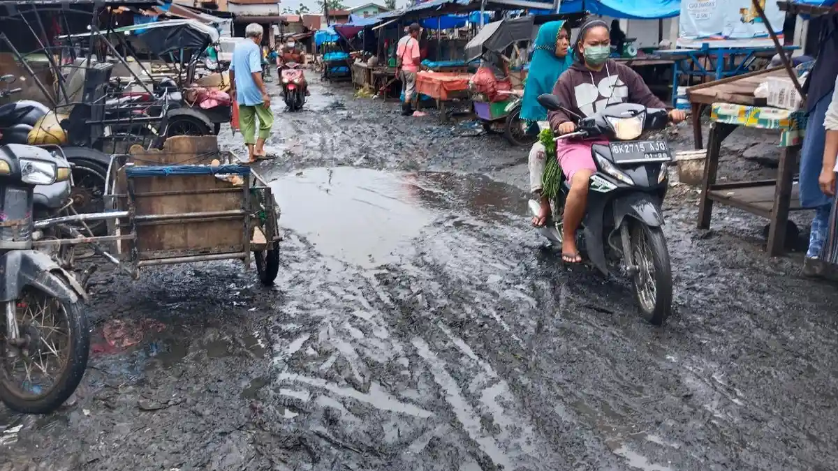 Kondisi Pasar Rakyat Tanjung Morawa Memprihatinkan, Pedagang dan Pemkab Saling Tuding