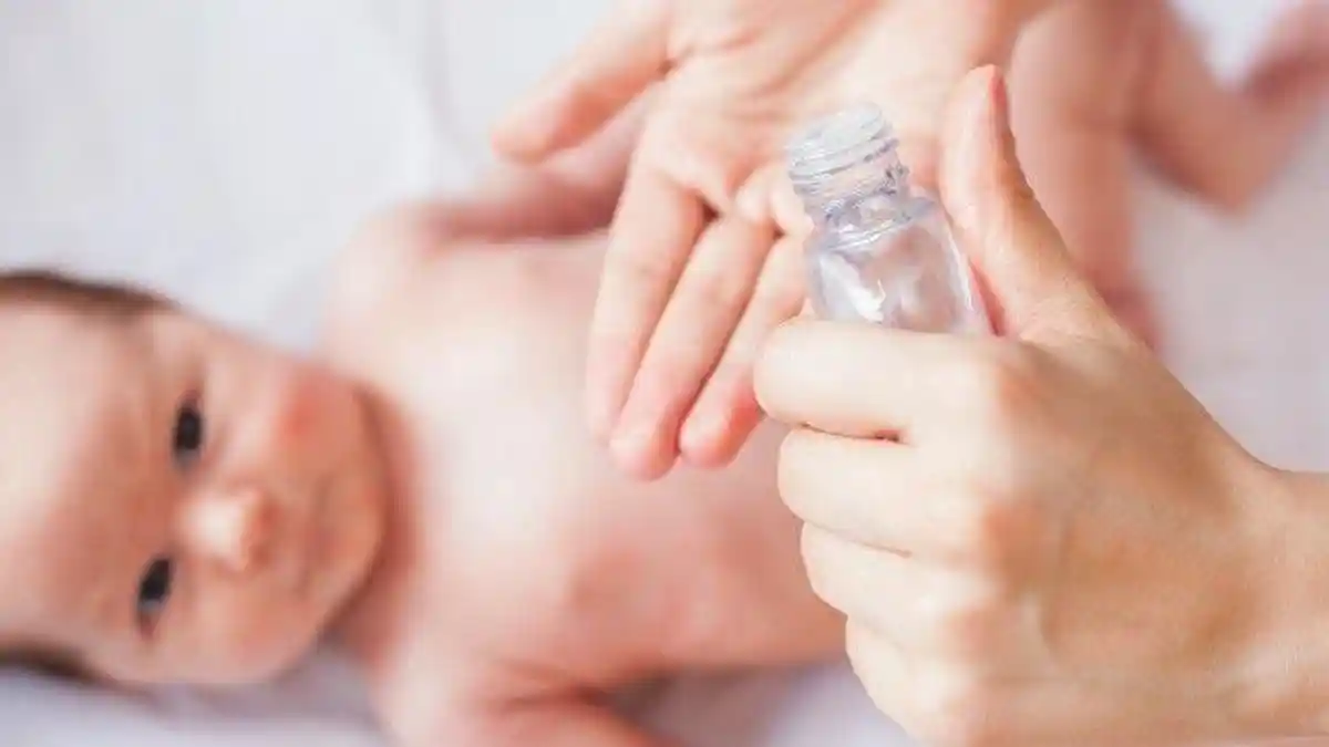 Bayi 1 Bulan Dicekoki Miras oleh sang Kakek, Tewas karena Keracunan