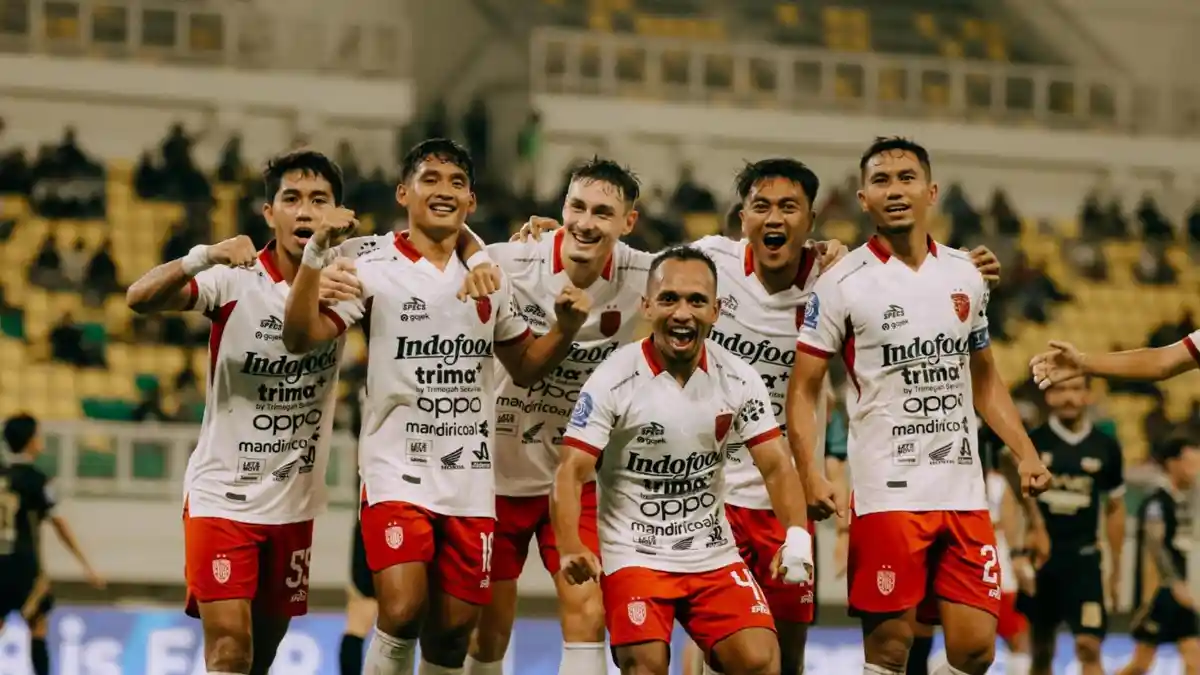 Butuh Striker Gacor, Johnny Jansen Beberkan Rencana Rombak Skuad Bali ...