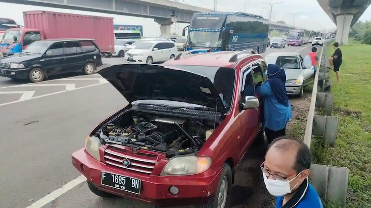 Kebelet Pipis Saat Terjebak Macet, Ini Bahayanya Jika Sering Menahan Lama