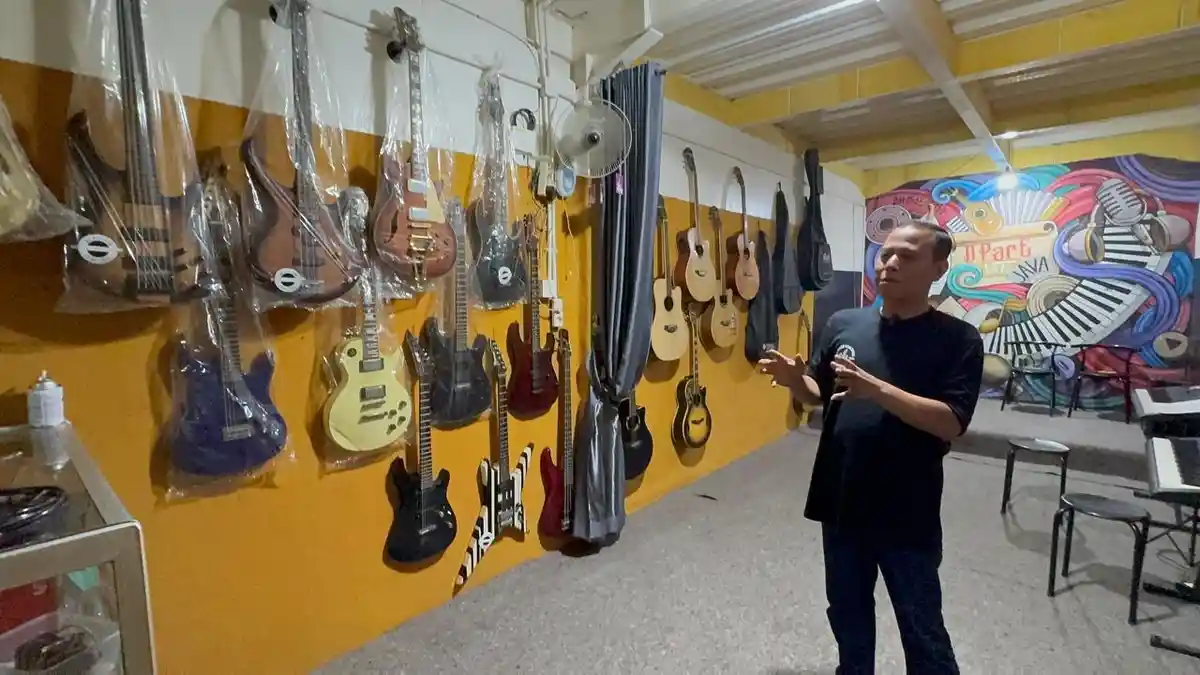 Kafe D’Pare Van Java, Perpaduan Kopi dan Studio Musik, Suguhkan Konsep Unik di Kediri
