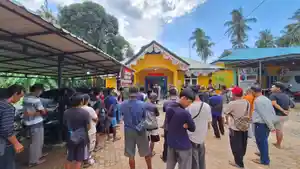 Nelayan-Berakit-Demo-di-Desa-Berakit.jpg