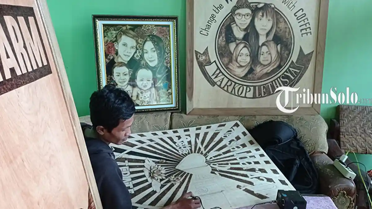 Modal Video Youtube, Pria Asal Wonogiri Belajar Jadi Seniman Pirografi: Sukses Bikin Ratusan Lukisan