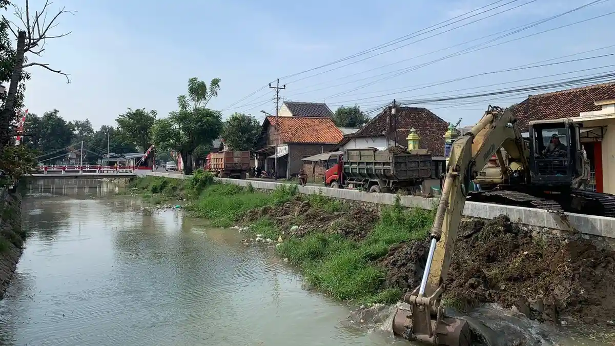 750 Meter Sungai Kendal Kembali Dikeruk