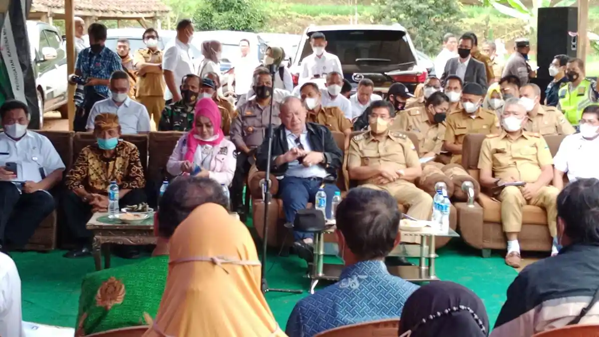 Sekda Minta Warga Urungkan Tekadnya Berkemah di Tol Cisundawu