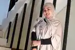 intan-ratna-juwita-kini-berhijab_20230308_185619.jpg
