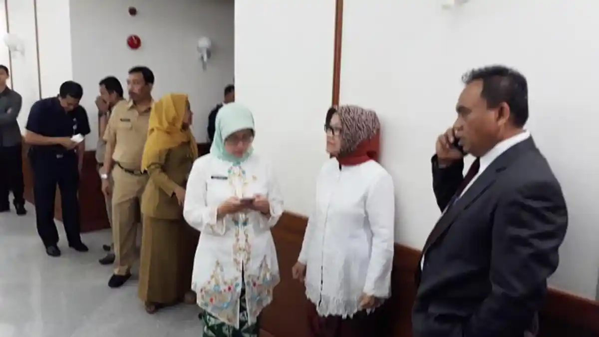 Hari 1: Anies-Sandi Minta Tiap Dinas Tunjukkan Program yang Paling Cocok dengan Janji Kampanye