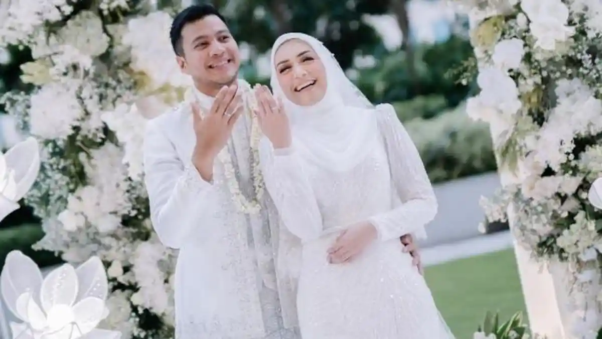Foto-foto Pernikahan Kedua Melody Prima dan Ilham Prawira, Bernuansa Serba Putih