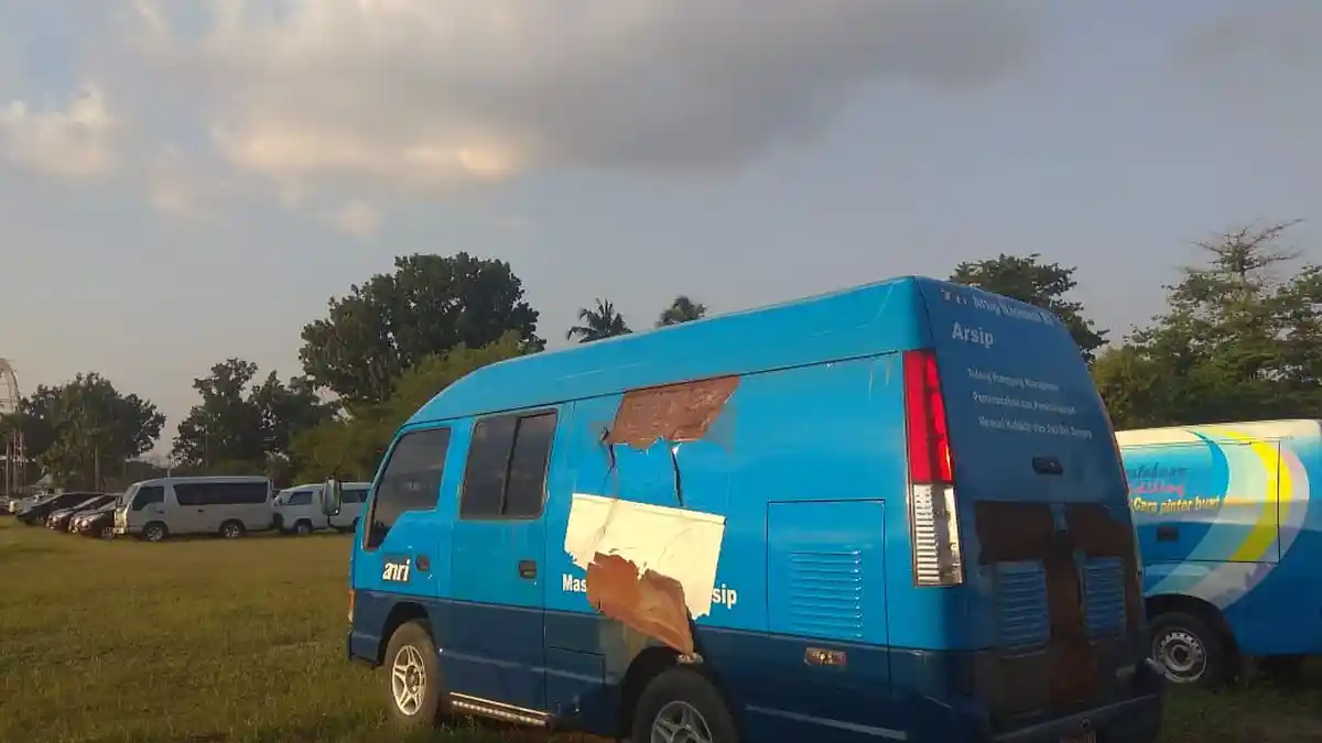 Sebulan Lebih Ratusan Mobil Dinas Masih Terparkir. Catnya Ada yang Terkelupas