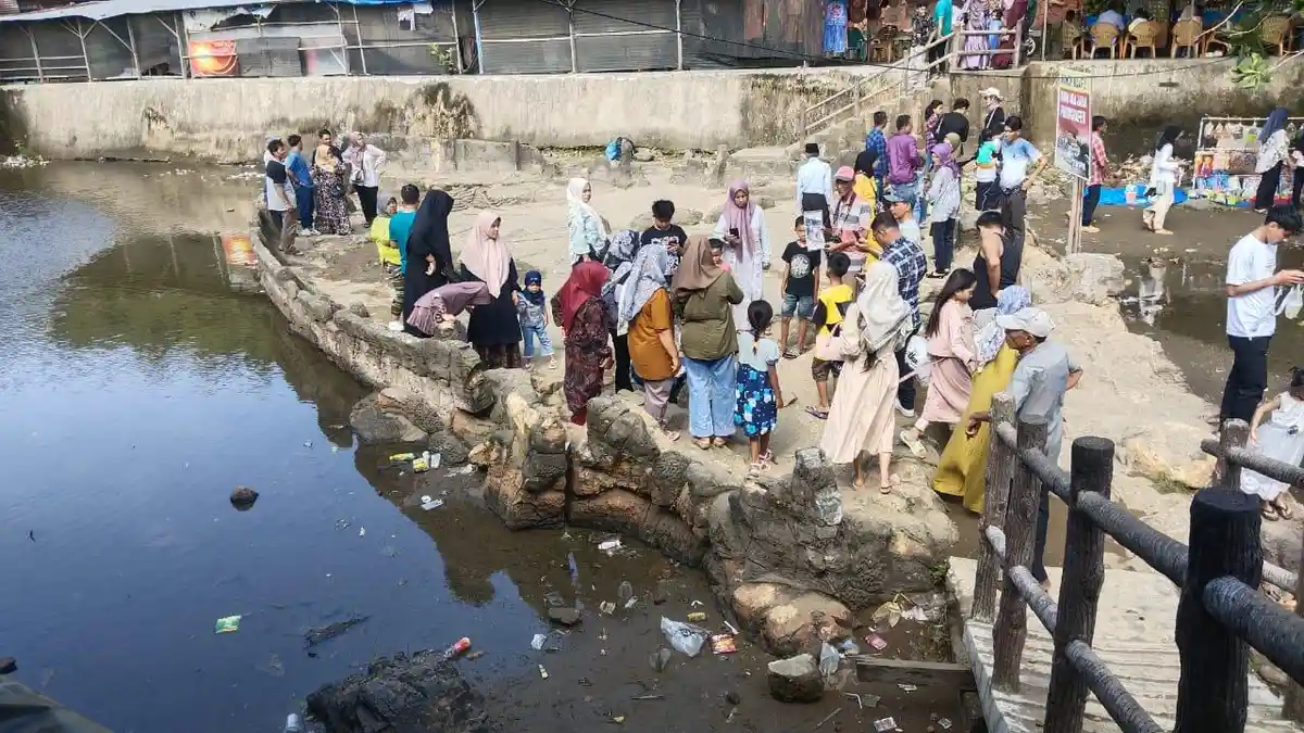Hari Kelima Lebaran, Pantai Air Manis dan Batu Malin Kundang Masih Dipadati Wisatawan