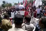 breaking-news-aliansi-sadar-sumba-gelar-demo-kasus-kekerasan-seksual-terhadap-anak-dan-ruu-kpk.jpg