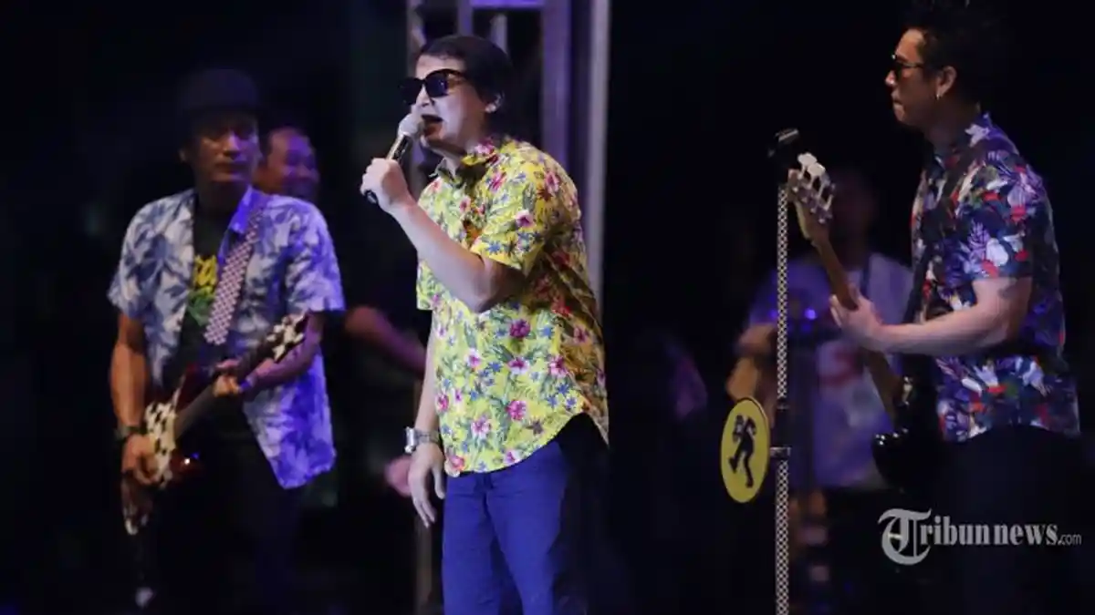 Mawar Hitam - Tipe-X, Berikut Lirik dan Chord Gitarnya; Luka Itu Memang Terlalu Berat Untukmu
