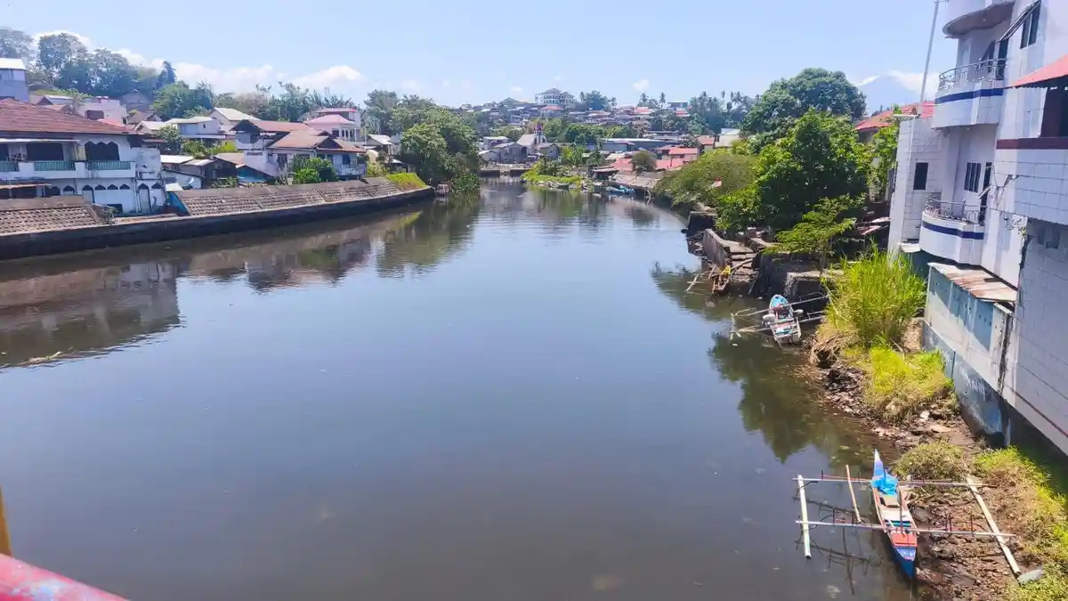 Musim Kemarau, Air Sungai di Bawah Jembatan Megawati Manado Masih Mengalir Normal - Tribunmanado.co.id