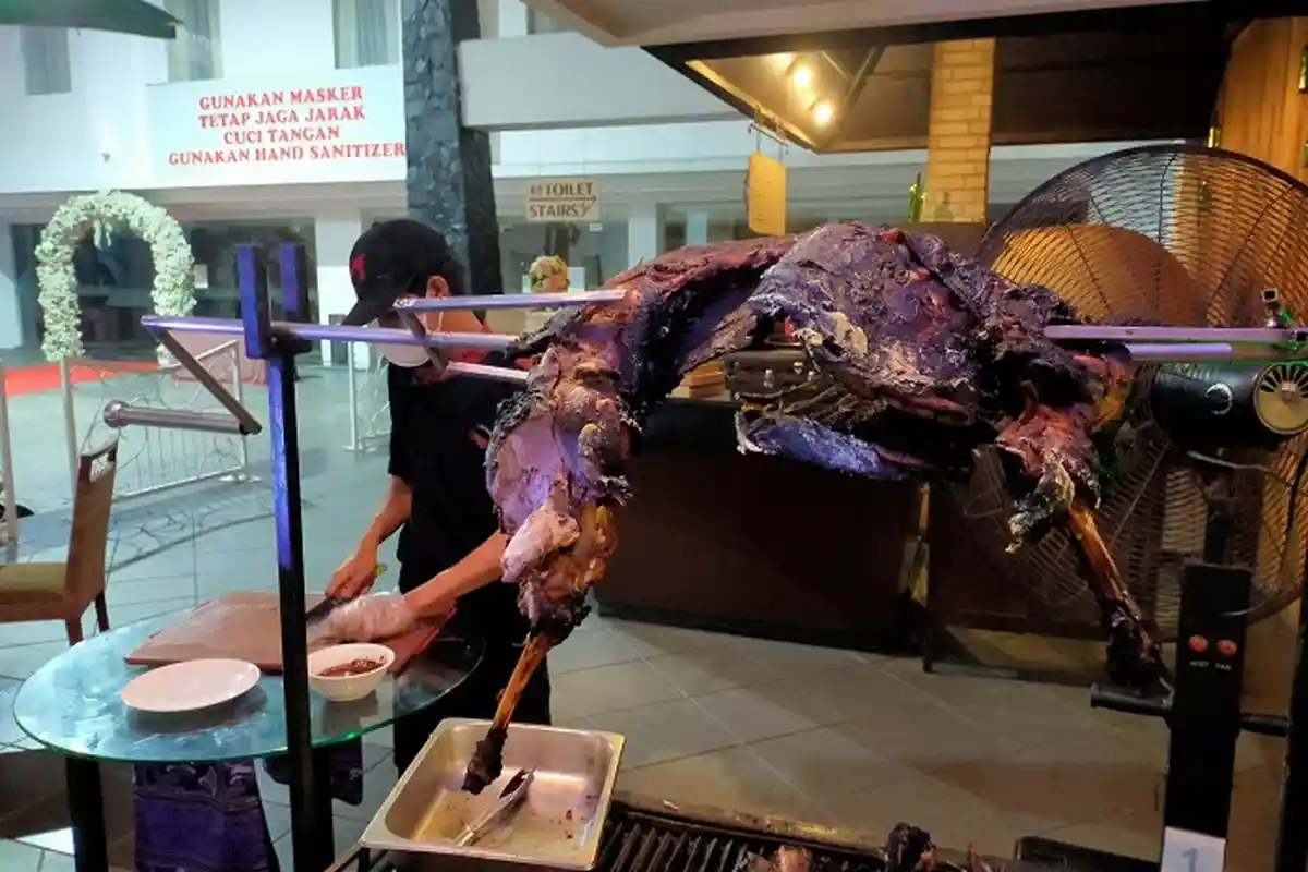 Yuk Bukber Kambing Guling di Hotel Swiss-Belinn Panakkukang, Intip Harganya
