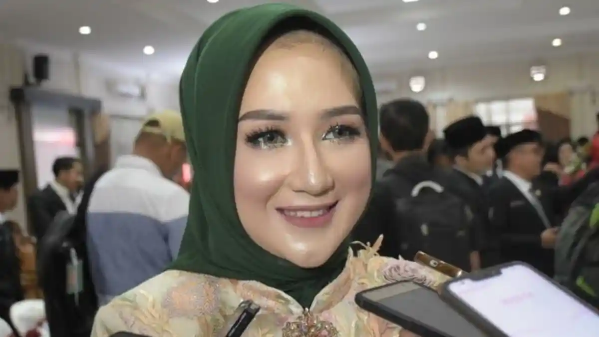 Alfiatun, Bidan 24 Tahun di Banyumas Jadi Anggota DPRD Termuda dari Gerindra, Ini Pesannya