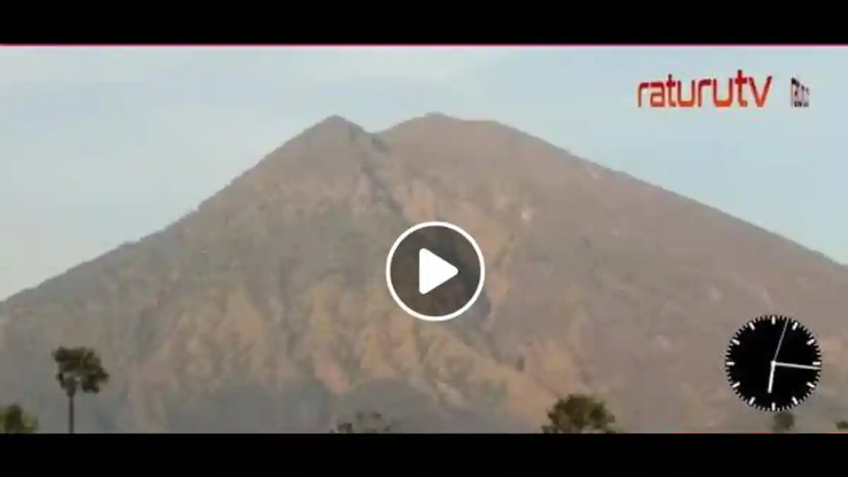 TERKINI, Wajah Gunung Agung Dari Desa Datah, Karangasem, Perhatikan Yang Menyembul Dari Puncak