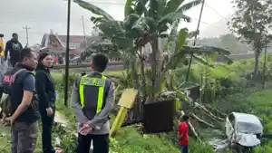 kecelakaan-KA-Agro-Bromo-vs-mobil-pengantar-jemaah-haji-di-Grobogan.jpg