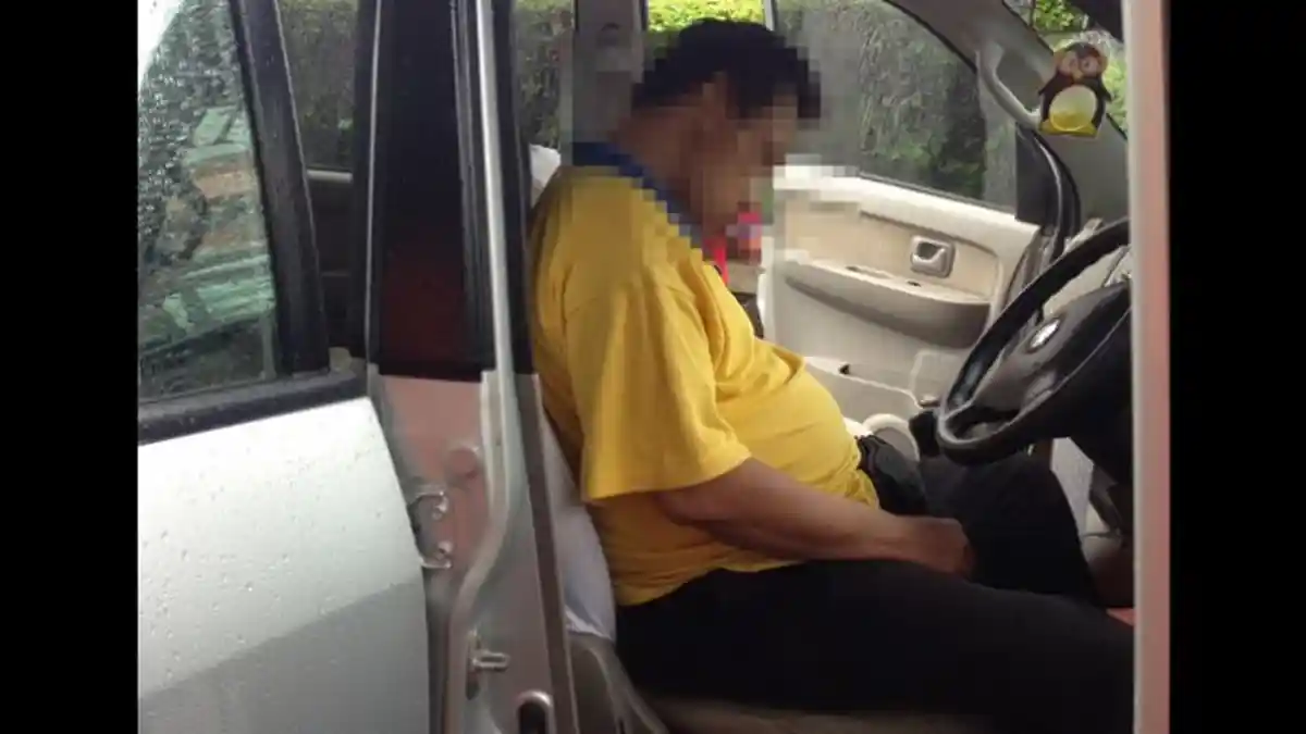 Seorang Pria Ditemukan Tak Bernyawa di Dalam Mobil Ambulans yang Terparkir