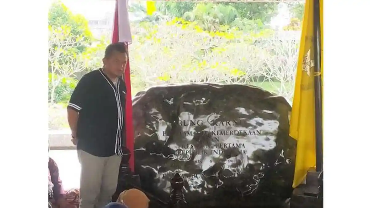 Anggota Dewan Pembina Gerindra Mulyadi Ziarah ke Makam Soekarno dan Soeharto