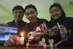 Mahasiswa Universitas Negeri Surabaya Bikin Robot Fire Extinguisher