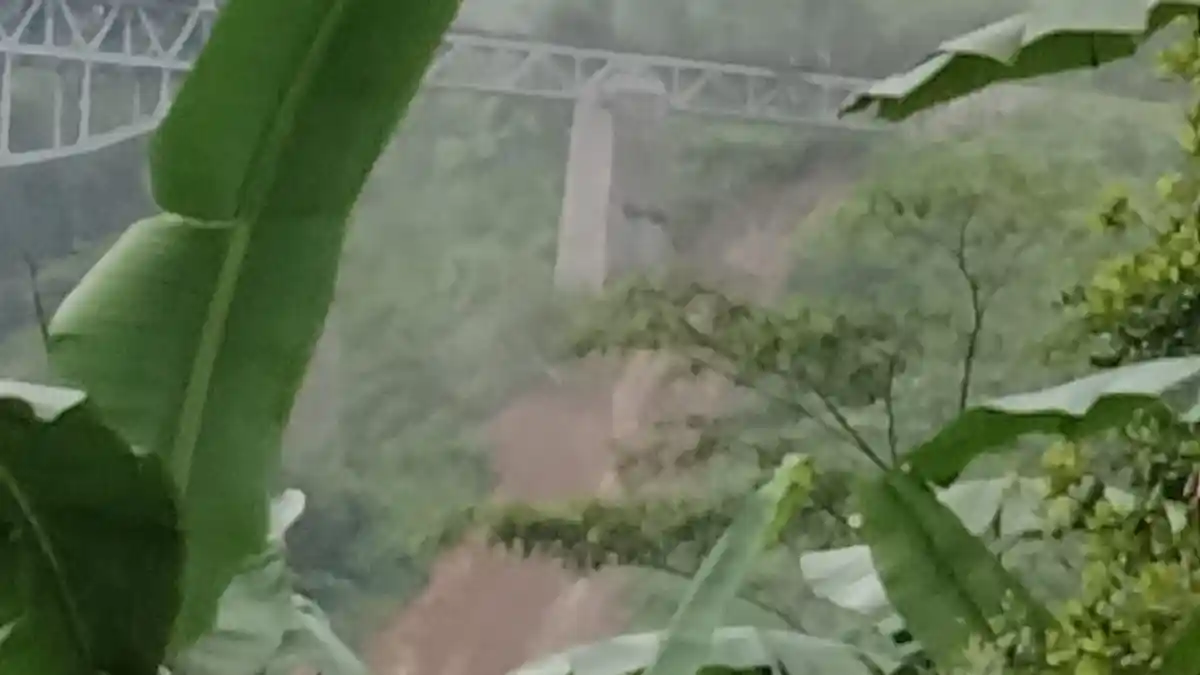3 Titik Longsor di Jalur Kereta Api Wilayah KBB Masih Progres, Kecepatan Kereta Dibatasi Segini
