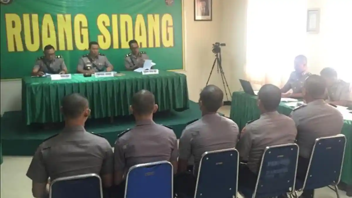 6 Polisi Bawa Senjata Api Saat Demo Mahasiswa di Kendari, 3 di Antaranya Lepaskan Tembakan