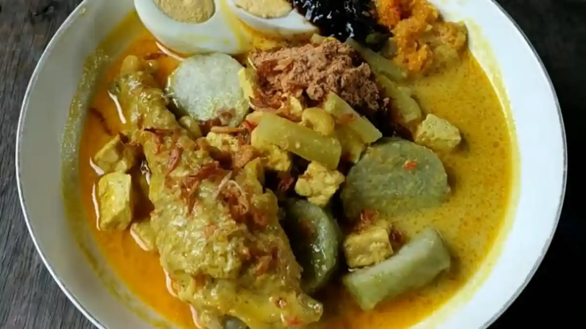 Resep Lontong Sayur Menu Spesial di Hari Raya Lebaran 2023 ...