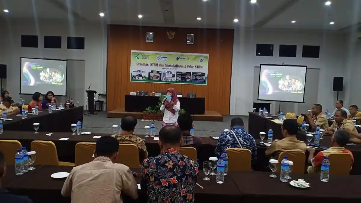 Prodi Kesling Poltekes Kupang Beri Orientasi STBM Bagi PKK & Pramuka
