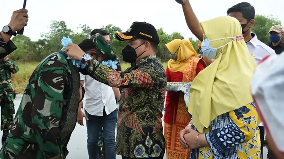 Burhanudin A Rasyid Dukung Pengoperasian Pesawat Perintis di Bandara Liku Paloh 