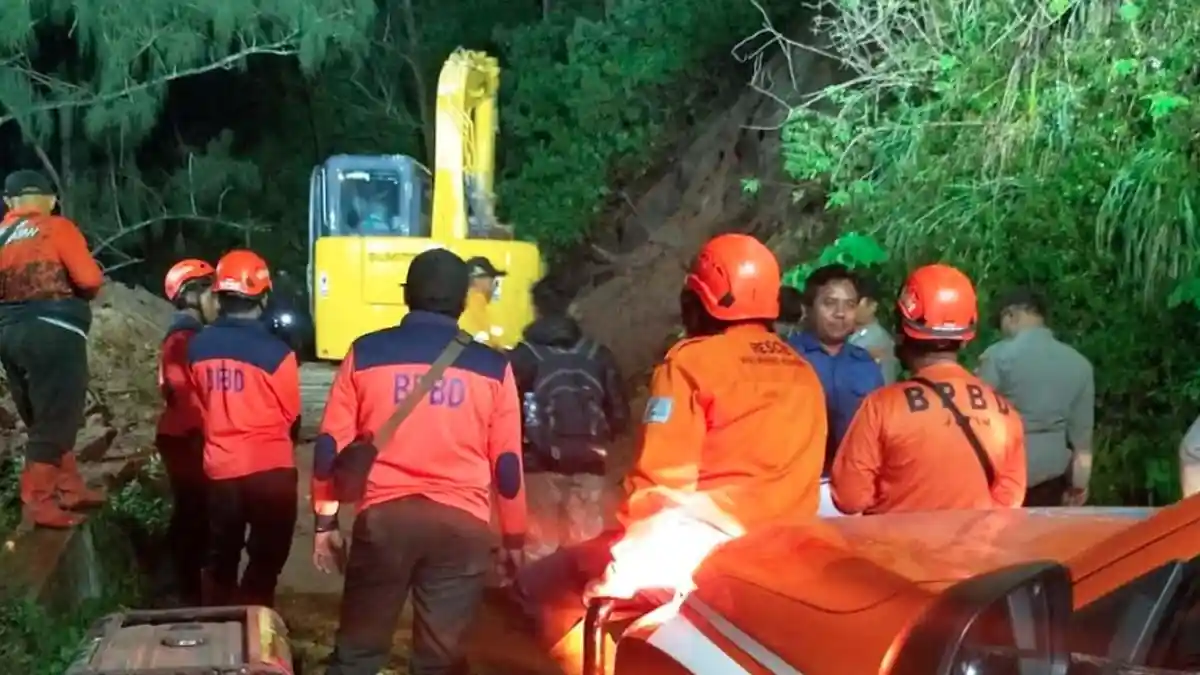 UPDATE Longsor Jalan Raya Pacet-Cangar di Sendi, Bakal Dibuka Setelah Asessmen dari BPBD Jatim 