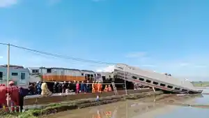 Kondisi-Kereta-Api-Commuter-Line-Bandung-Raya-dan-Kereta-TURANGGAA.jpg