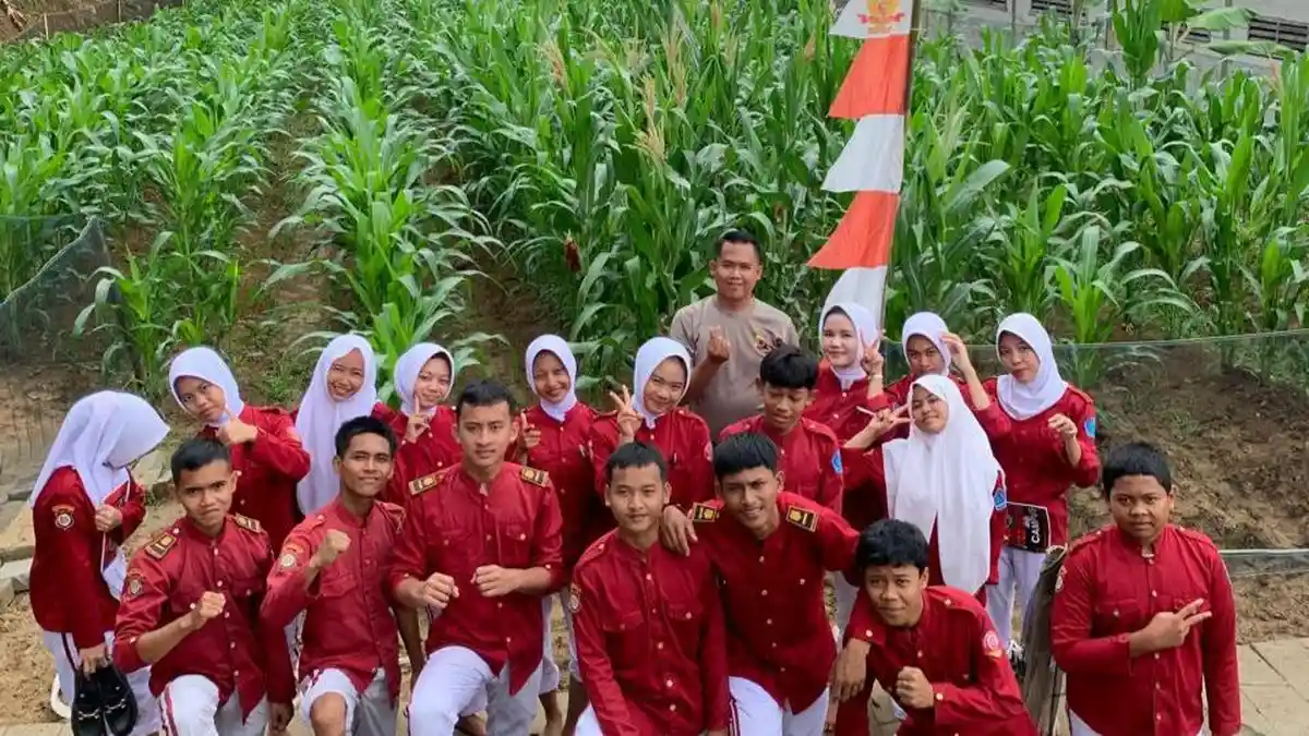 Kisah Polisi di Sukabumi Wakafkan Tanah untuk Kebun Edukasi: Gaet Pelajar Jadi Petani Milenial