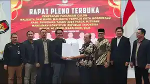 Adhan-Dambea-dan-Indra-jadi-wali-kota-gorontalo.jpg