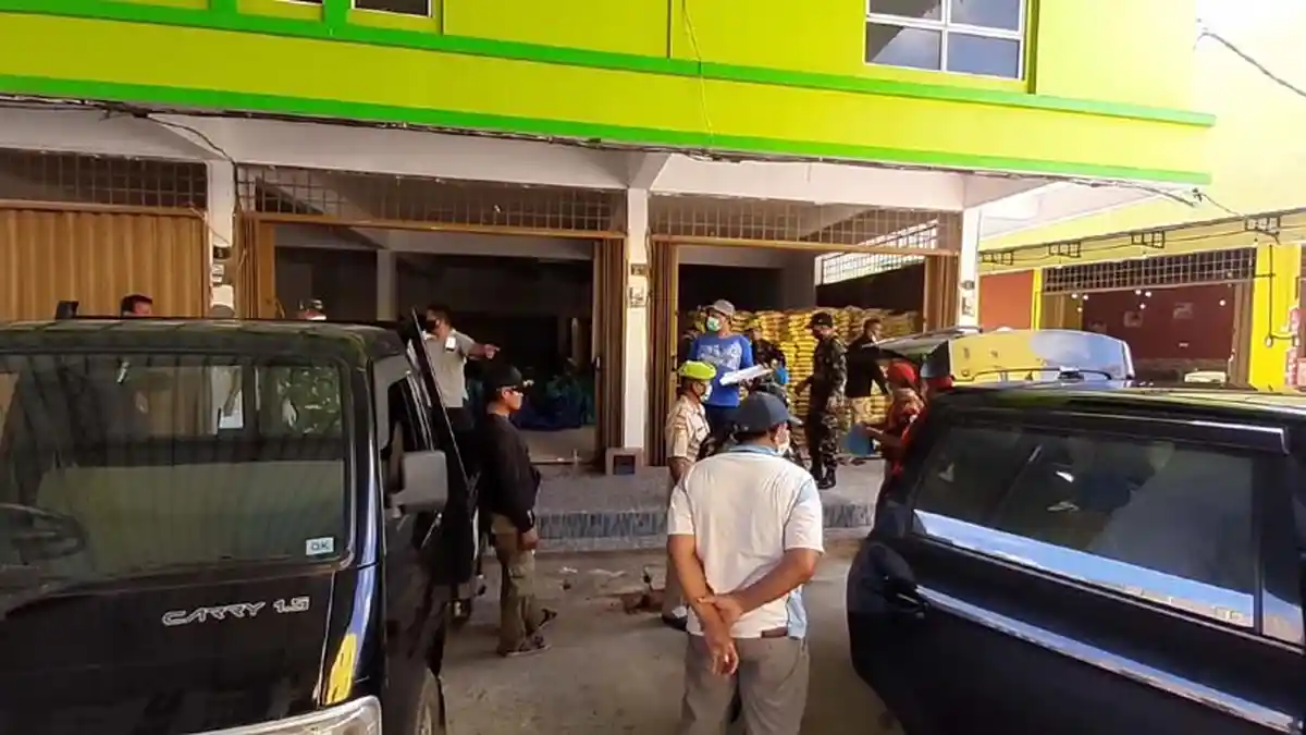 Sembako Gratis Mulai Dibagikan ke Warga Sagulung, Dampak Virus Corona di Batam